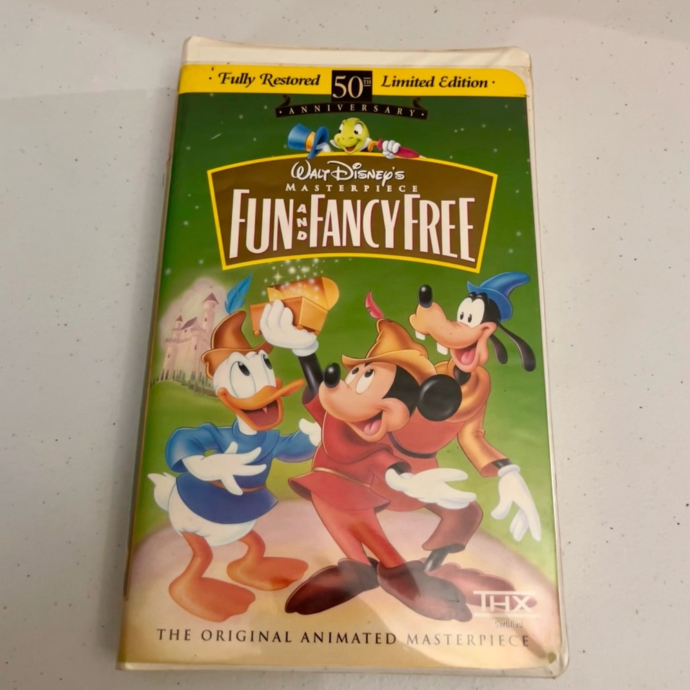 💙 Disney’s Masterpiece Collection Fun & Fancy Free VHS Movie 9875
